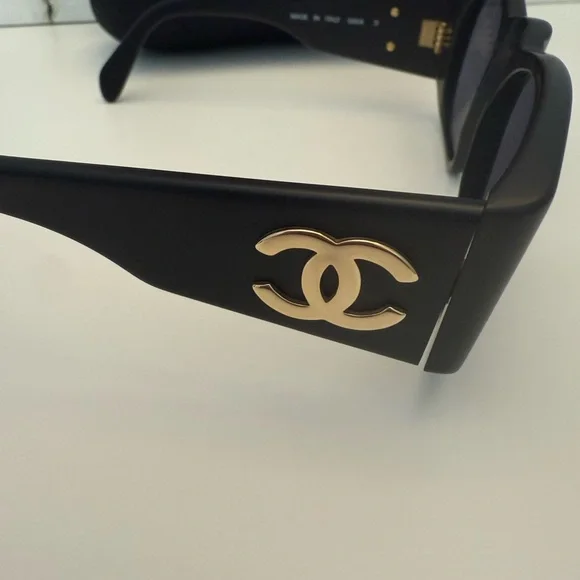 CHANEL Black Sunglasses with case - Picture 7 of 12